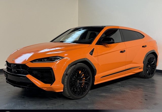 Lamborghini URUS SE AKRAPOVIC+B&O+MASSAGE+PANORAMA