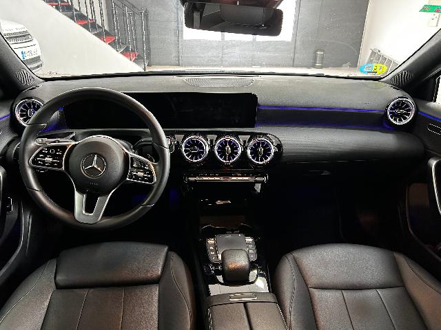 Puesto de conducción del Mercedes-Benz Clase A 250 e Sedan
