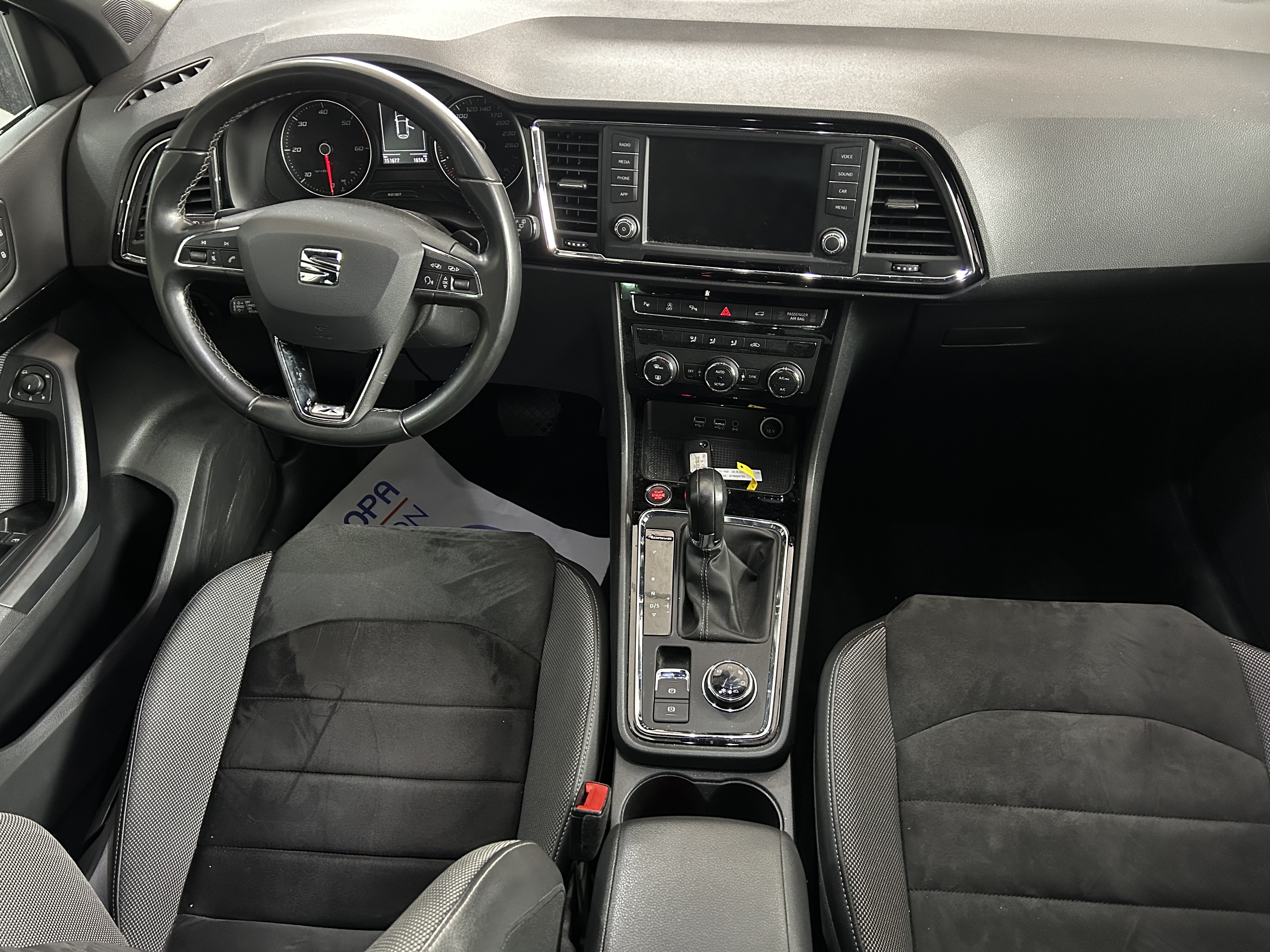 Salpicadero y consola central del SEAT Ateca