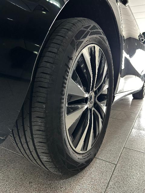 Detalle de llanta del Mercedes-Benz Clase A 250 e Sedan