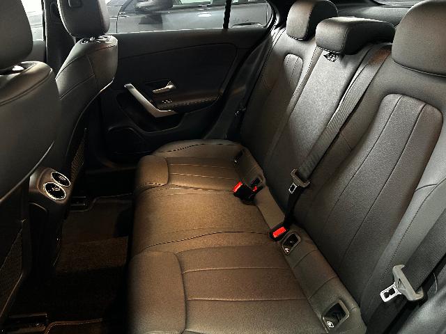 Asientos traseros del Mercedes-Benz Clase A 250 e Sedan