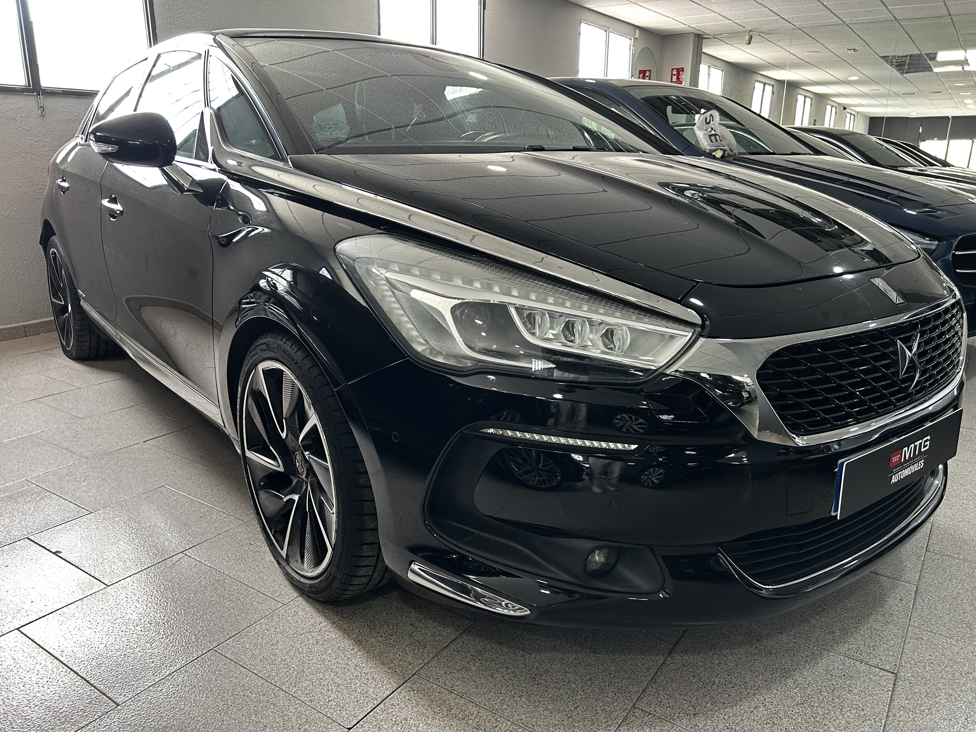DS 5 BlueHDi EAT6 Sport