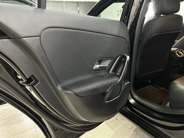 Panel interior de puerta trasera del Mercedes-Benz Clase A 250 e Sedan