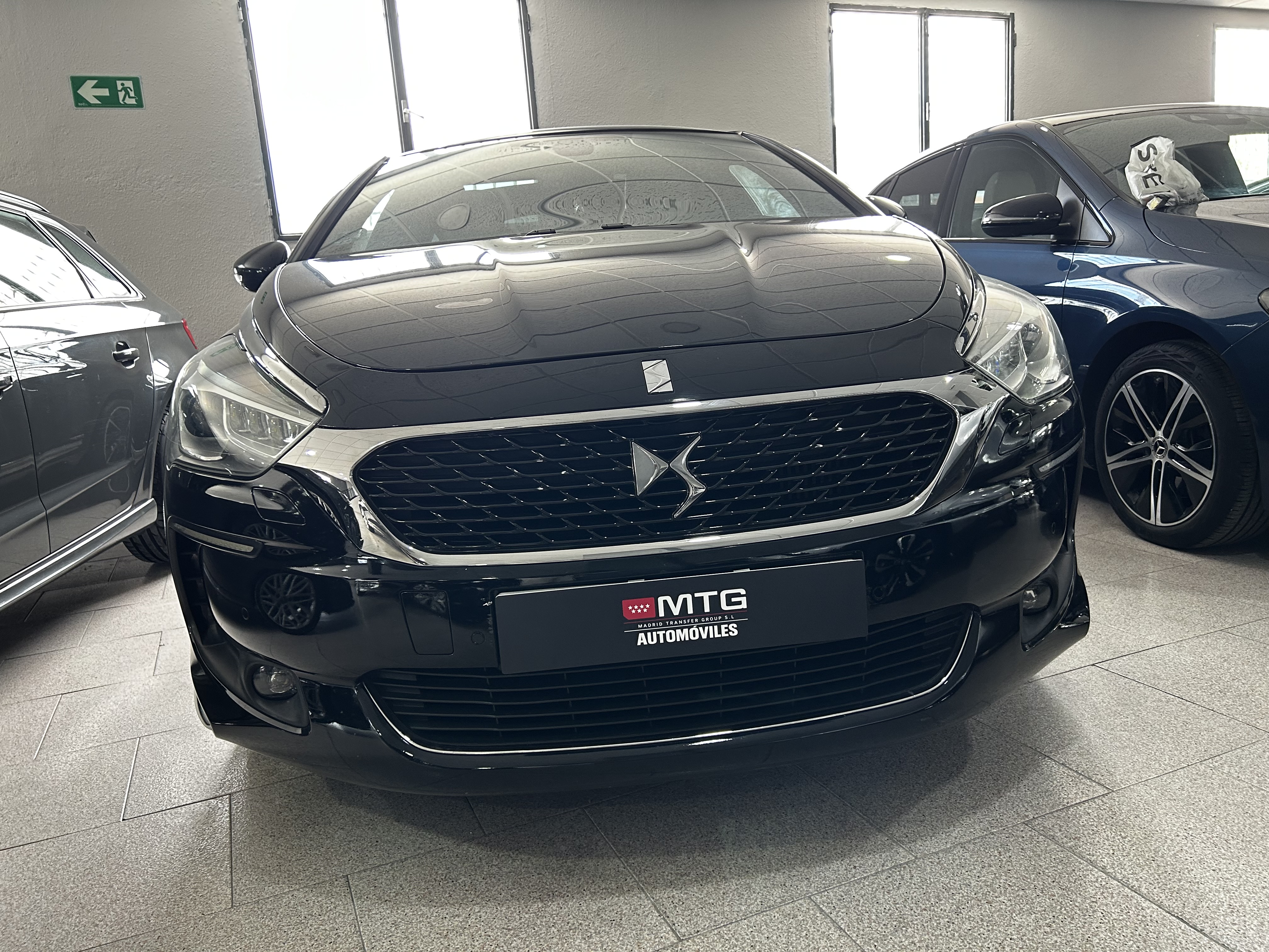 DS 5 negro vista frontal