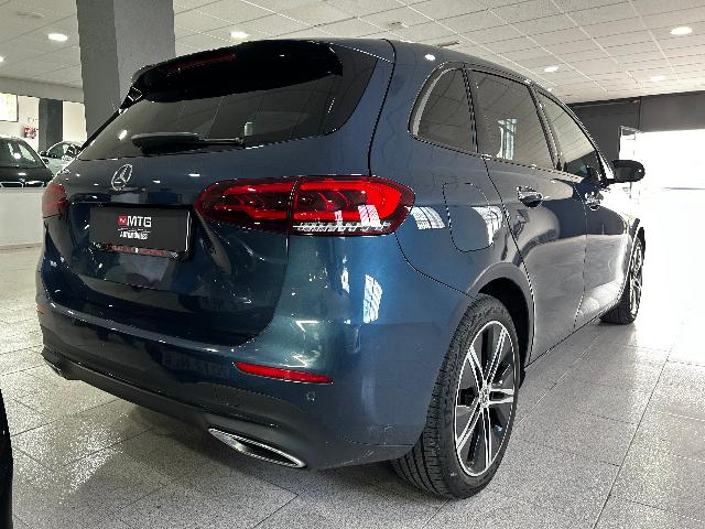 Mercedes-Benz Clase B 250 e azul vista trasera lateral izquierda