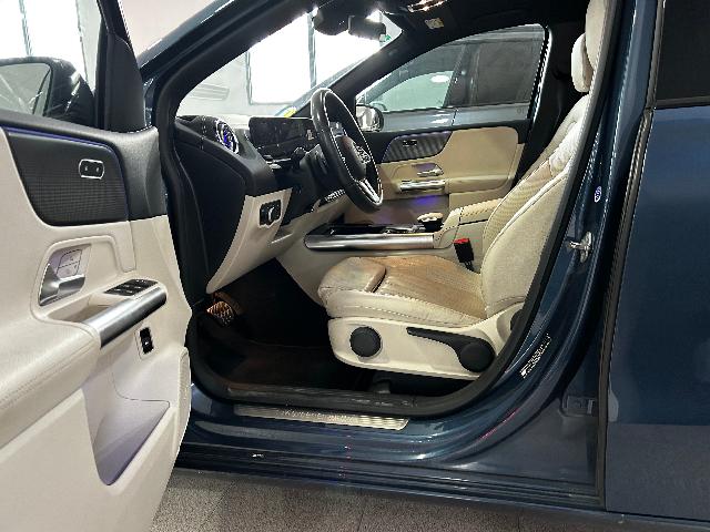 Mercedes-Benz Clase B 250 e interior delantero en cuero beige
