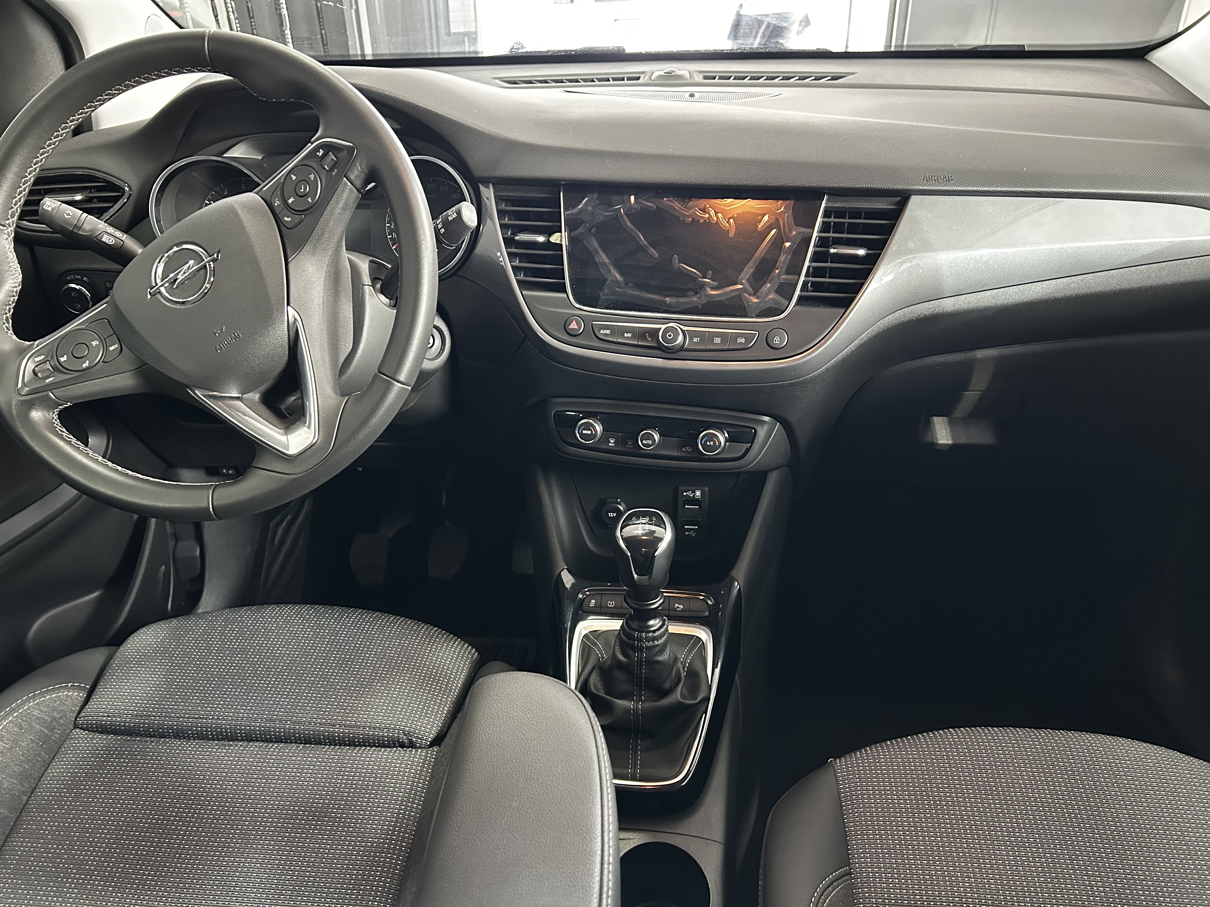 Interior delantero del Opel Crossland