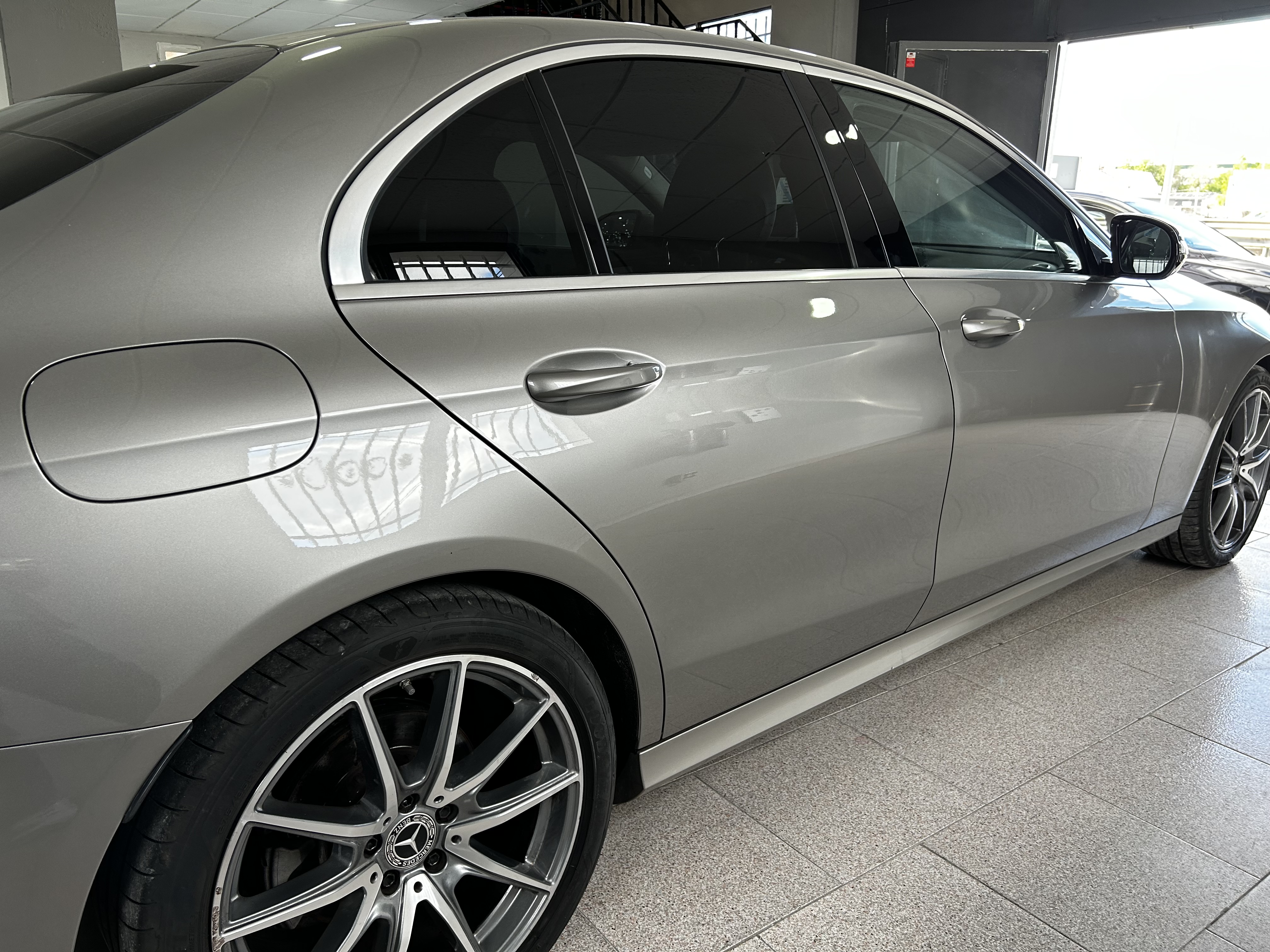 Mercedes-Benz Clase E 200 detalle del vehículo 1