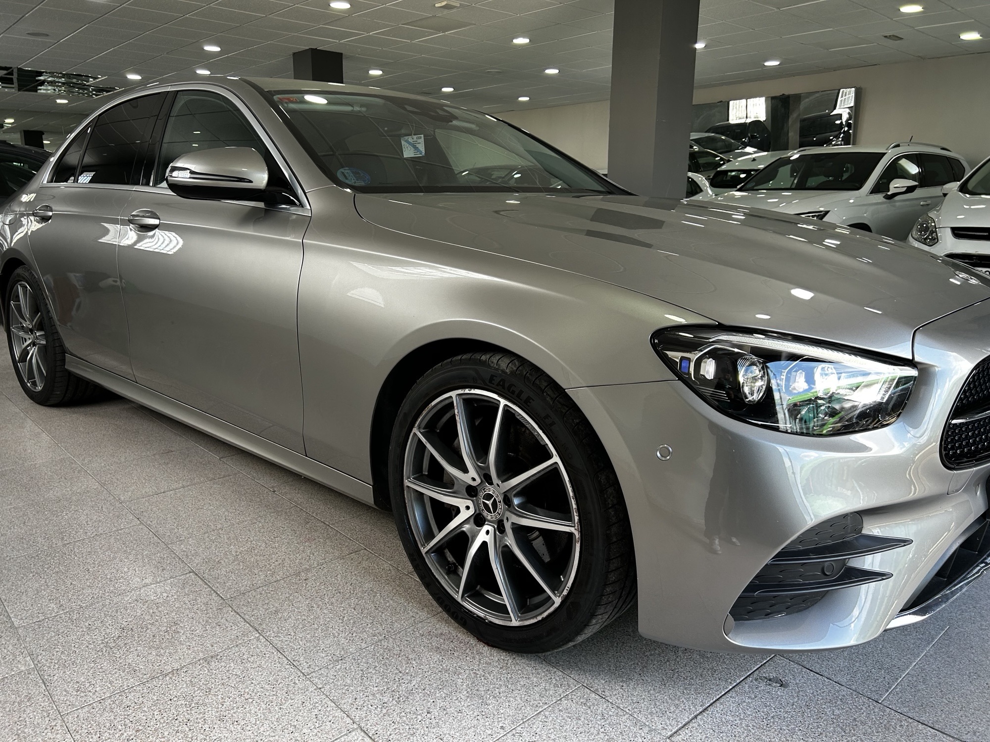 Mercedes-Benz Clase E 200 detalle del vehículo 2