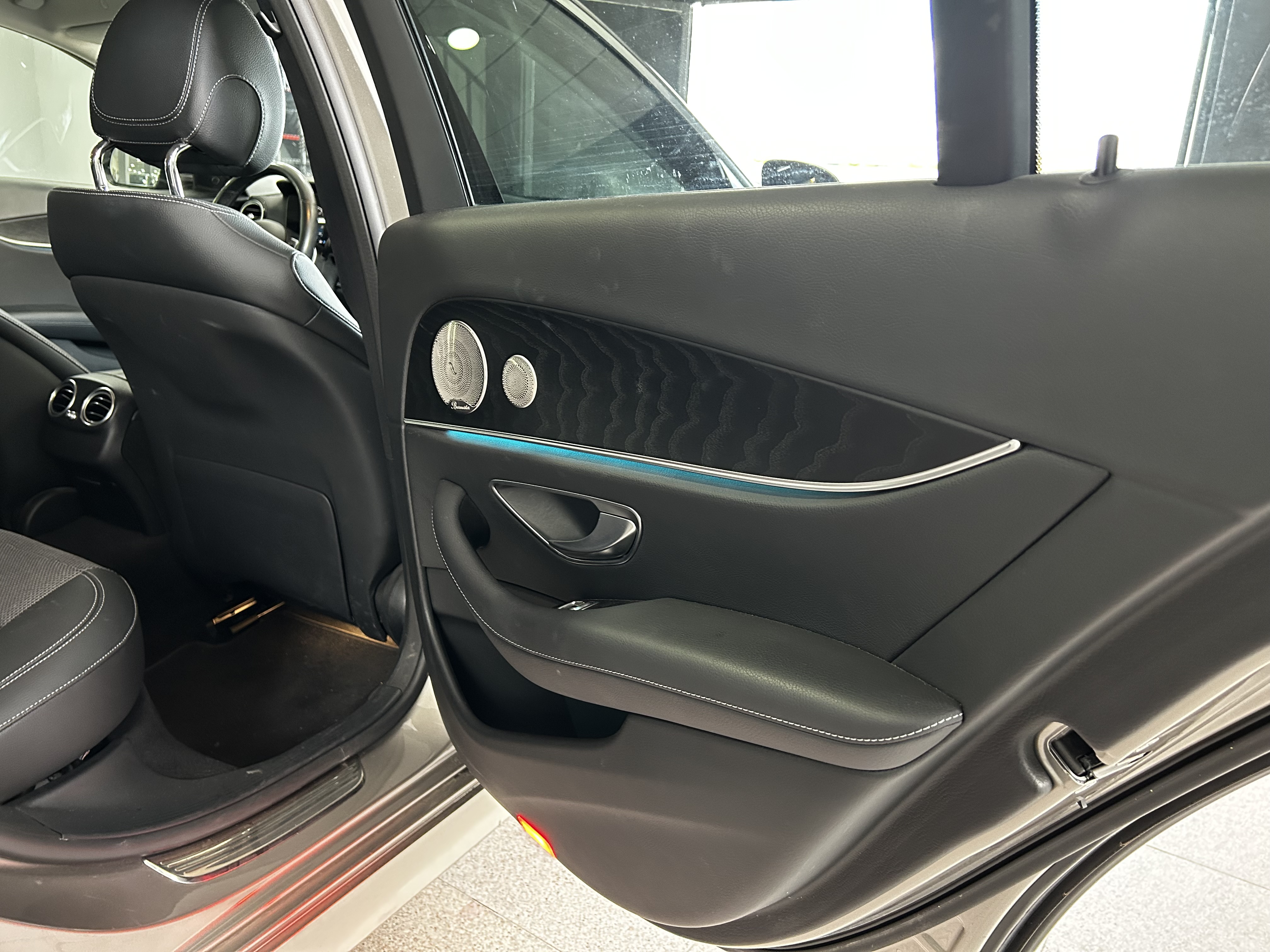 Mercedes-Benz Clase E 200 detalle del vehículo 3