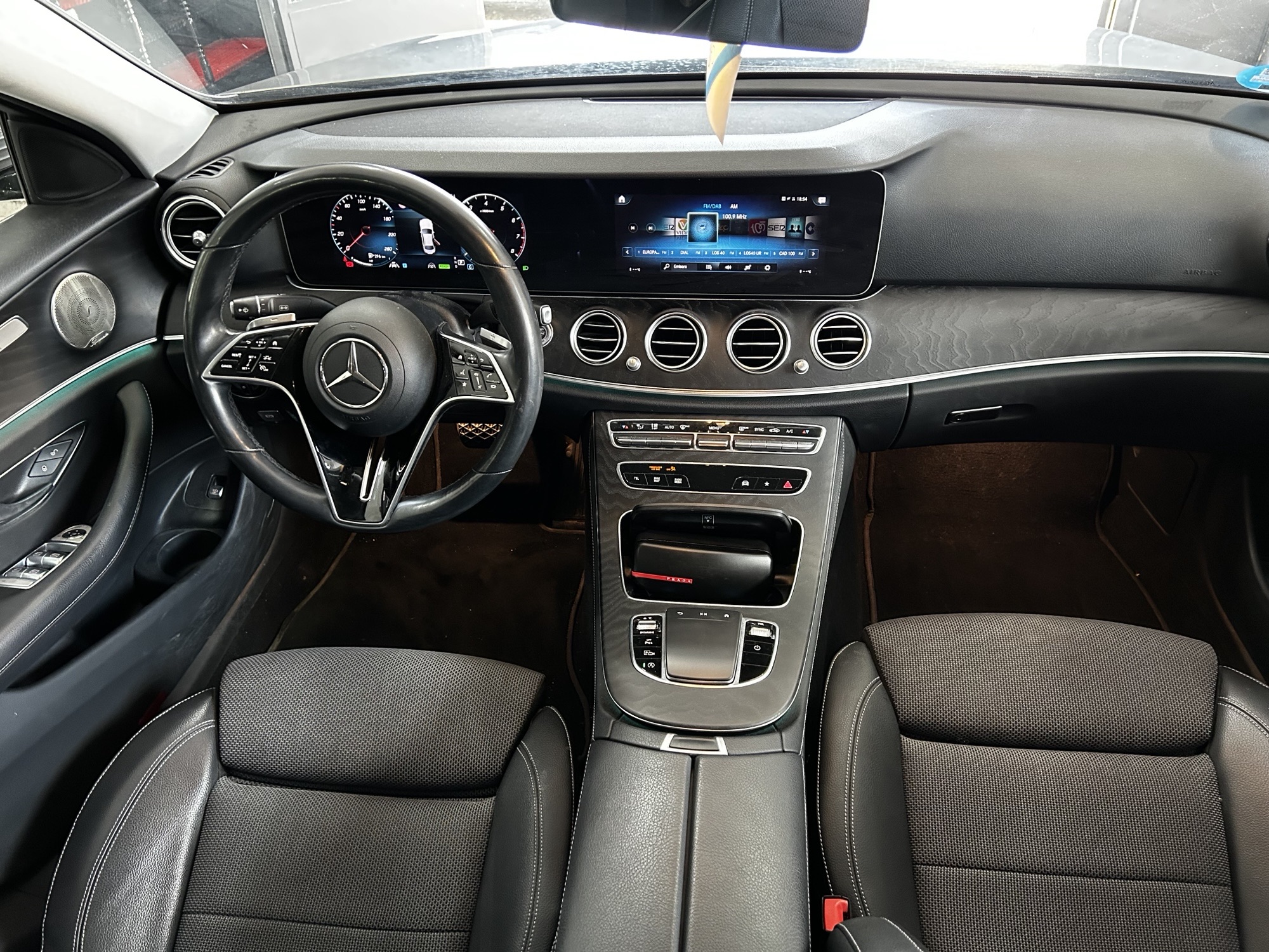 Mercedes-Benz Clase E 200 detalle del vehículo 4