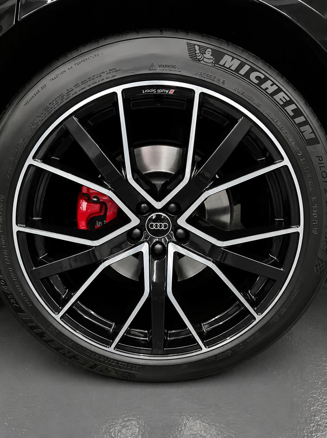 AUDI Q8 foto 2