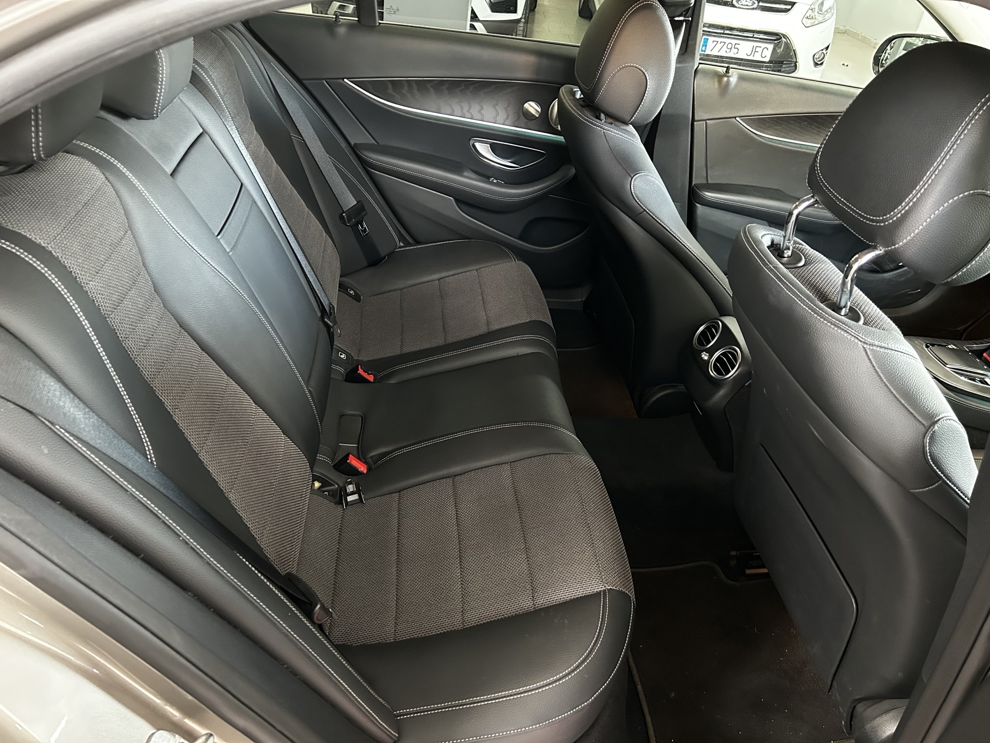 Mercedes-Benz Clase E 200 detalle adicional 1